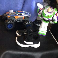 Toddlers Sneakers Size 4T 