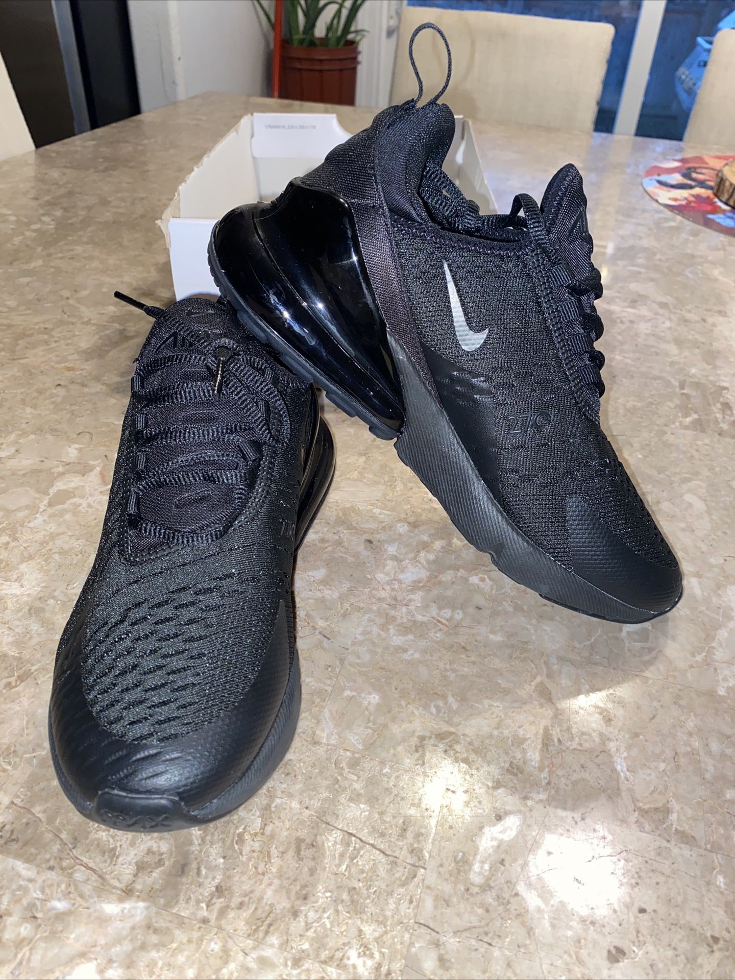 pindas adelaar lichten Nike Air Max 270 Triple Black Running New Shoes AH8050-005 Mens 6 / Womens  7.5 for Sale in Nampa, ID - OfferUp