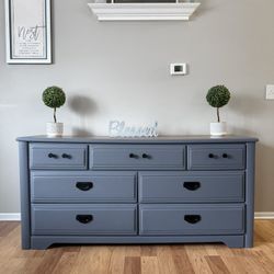 ✨🤎🩶Beautiful Solid Dresser🩶🤎✨