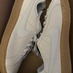 Women’s Nike Court Royale Suede Size 9