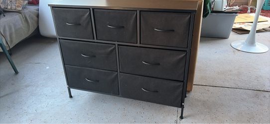 7 Drawer Dresser ( Black) Used