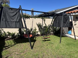 Vuly Swingset - like new! 2 club houses