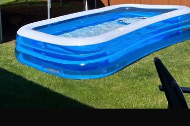 Inflatable swimming pool