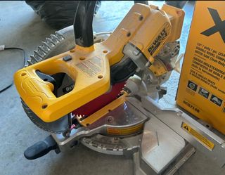 Dewalt 20v 10” blade miter saw