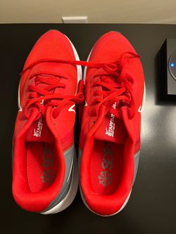 Kids size 7y Nikes