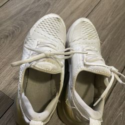 Nike White Shoes Size 5.5 Youth