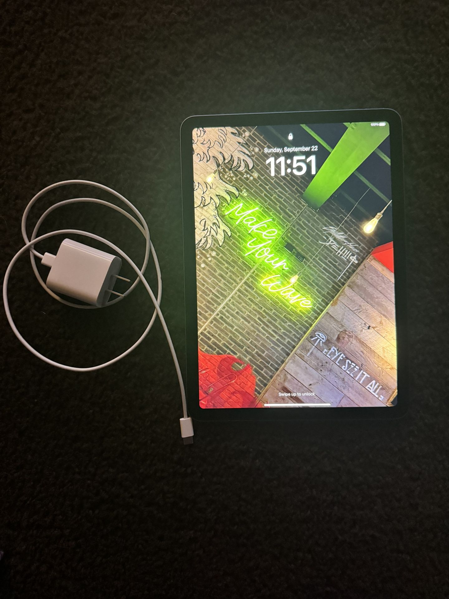 iPad Air (5th Generation) Wi-Fi 256GB (Pen Sold Separately $80 )