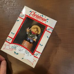 Vtg Westmar Christmas Moments Feliz Navidad Mexican Mouse Sombrero
Ornament Box. New, in the box. Never been used. Never taken out of the
box.
Mate