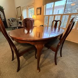 Cherry Dinning Room Table With Leaf And 8 Chairs