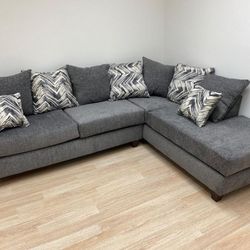 Monroe Charcoal RAF Sectional Happy Homes /couch /Living room set