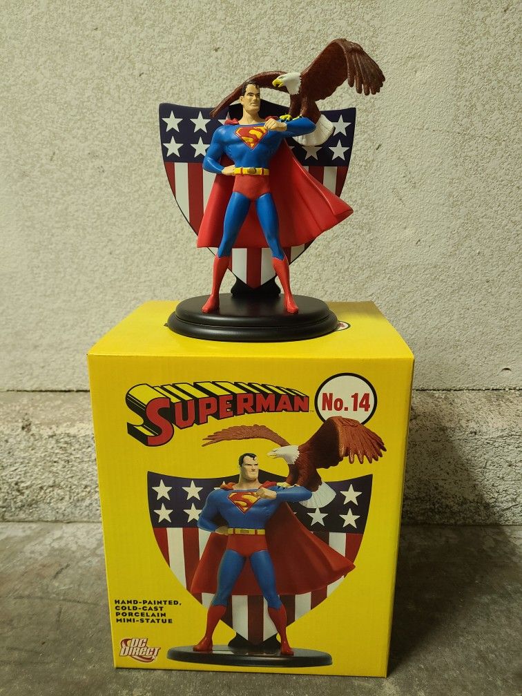 Superman No.14 Statue