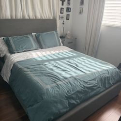 Restoration Hardware Queen Size Bed With Storage 