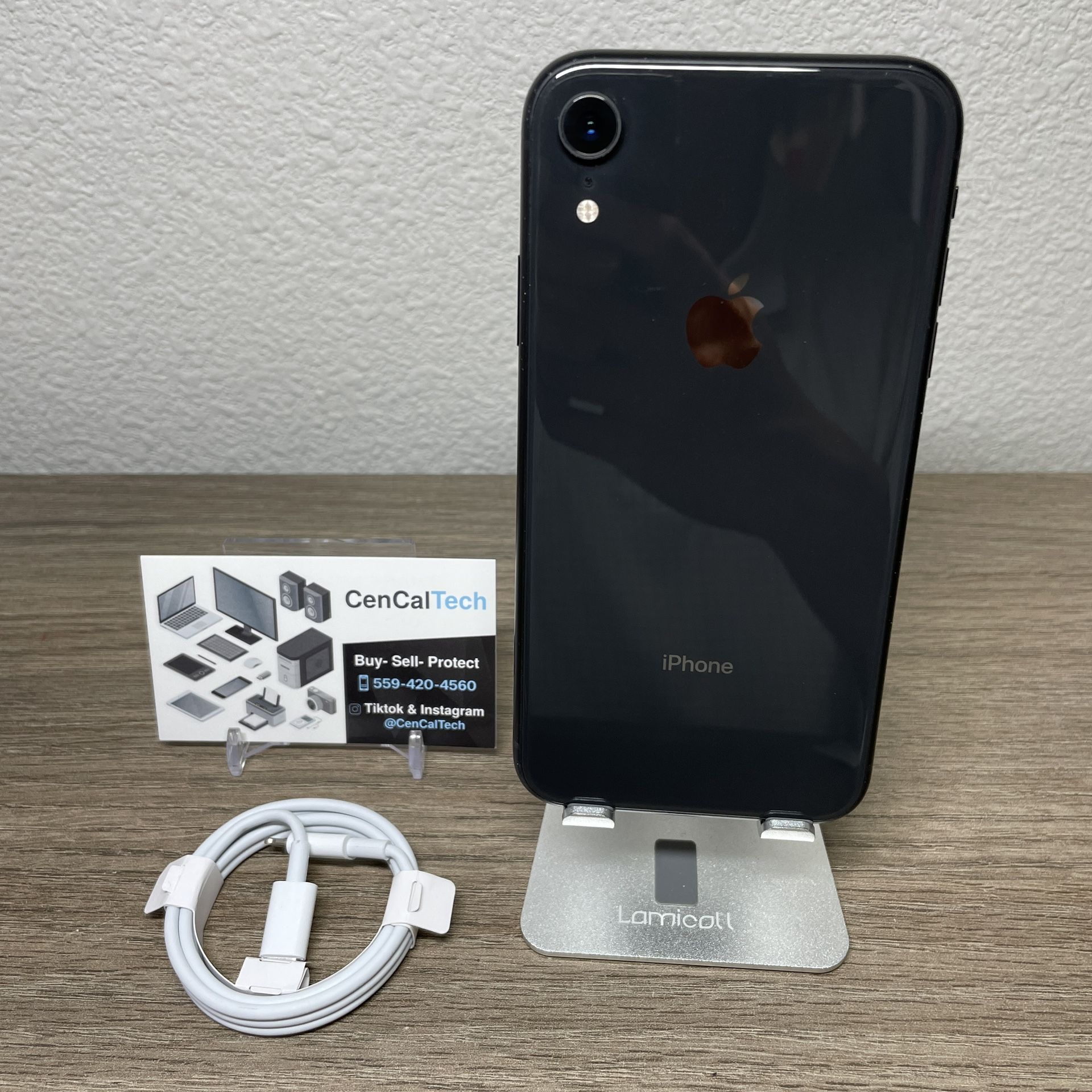 iPhone XR 128gb At&t and Cricket Carrier  with 86% battery health In Very Good Condition 