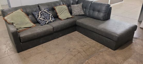 Sectional Couch (I CAN DELIVER)