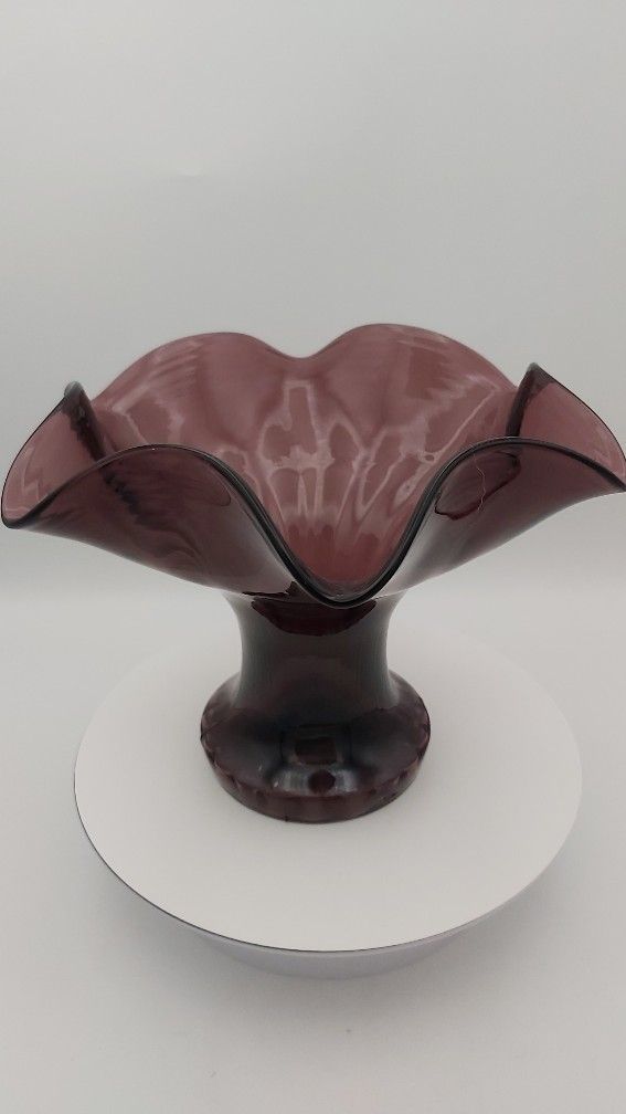 Beautiful Vintage Amethyst Art Glass Vase 