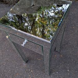 VERY COOL Glass Mirrored In table 