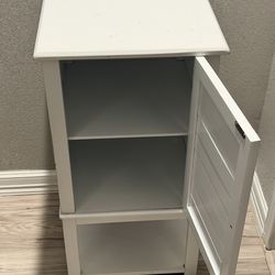 Storage cabinet / nightstand