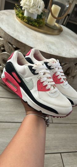Women Size 6 Nike Air Max Sneakers