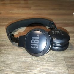JBL LIVE 460NC Headphones adjustable bass