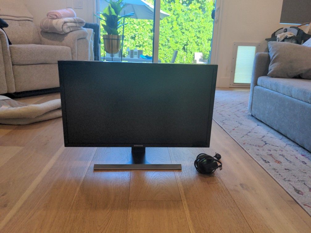 SAMSUNG UE57 Series 28-Inch 4K UHD (3840x2160)