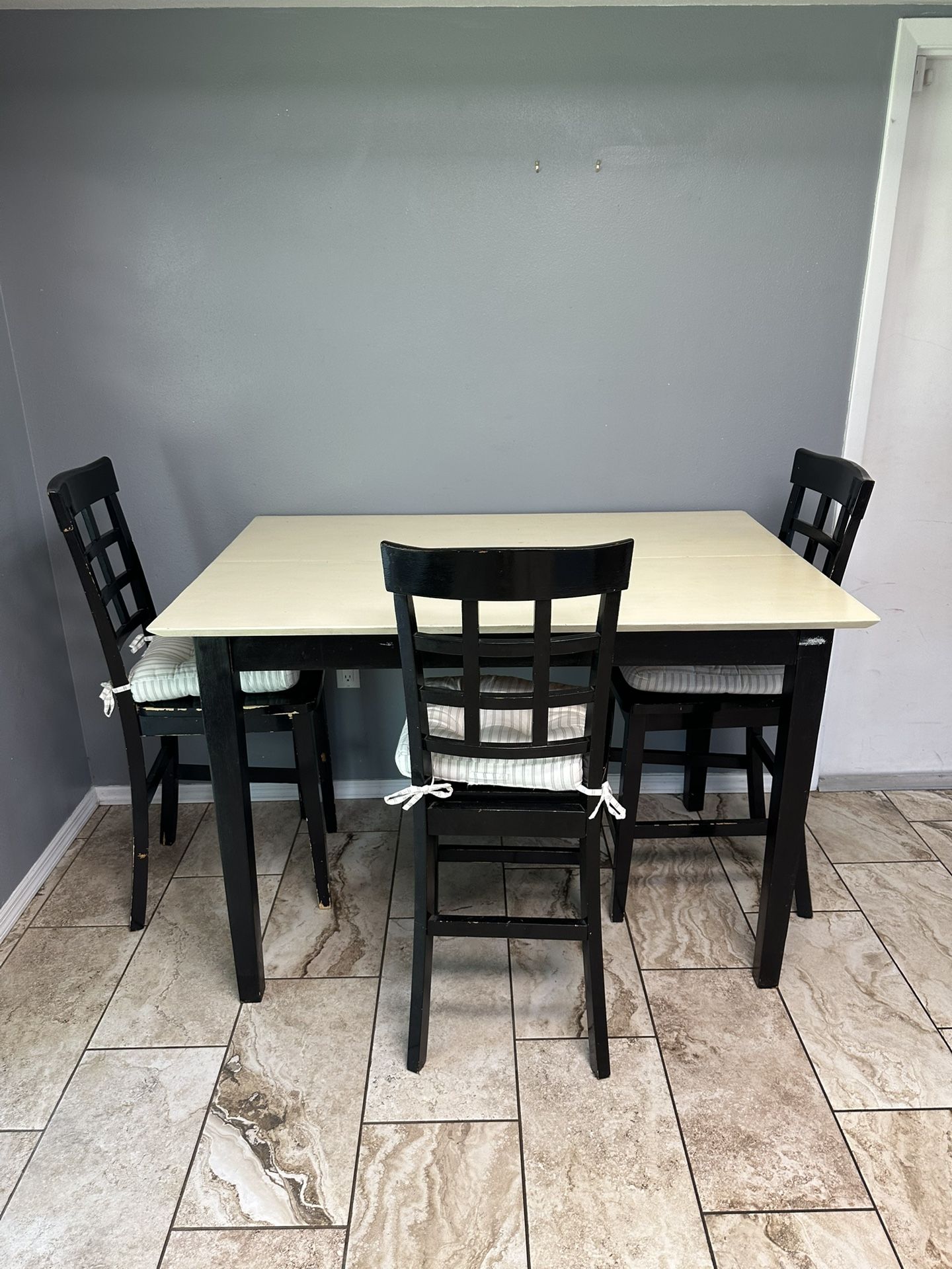 Dining Room Table And Chairs Set