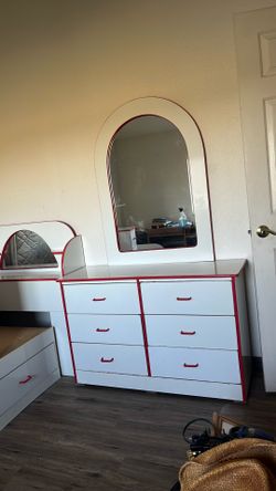 Used twin set bed with vanity and dresser