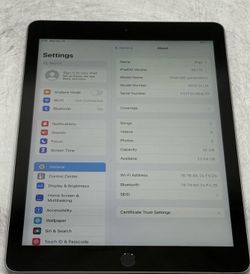 Apple iPad (5th Generation) A1822 32 GB, 9.7 in - Space Gray wifi
