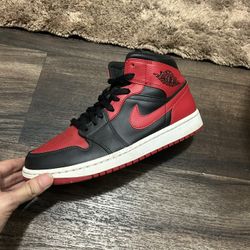 Jordan 1 Mid Banned Size 9