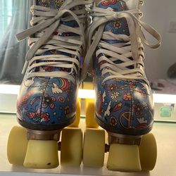 Roller skates  size 6-7 a little big