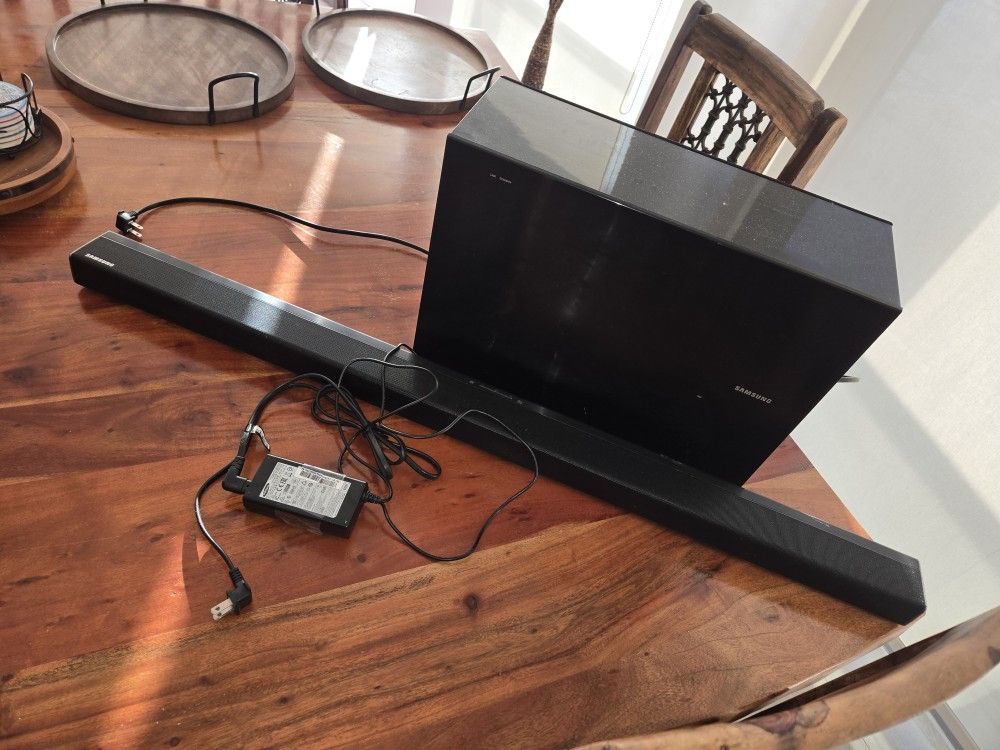 Samsung Soundbar And Subwoofer