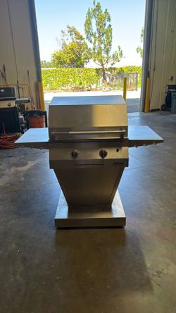 Solaire Pedestal Grill