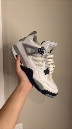 Midnight navy Jordan 4s