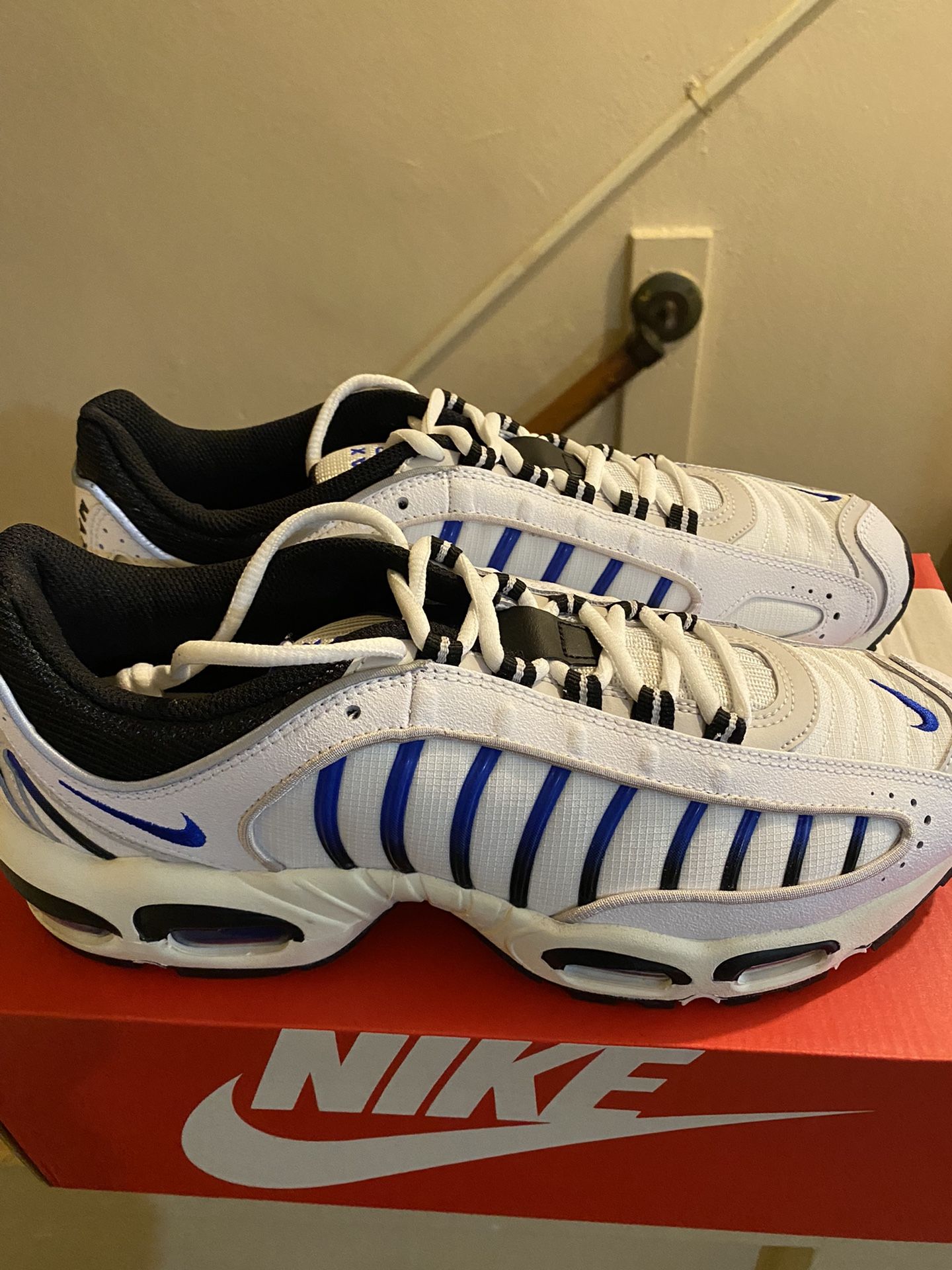 Nike Air Max Tailwind iV . Size: 10