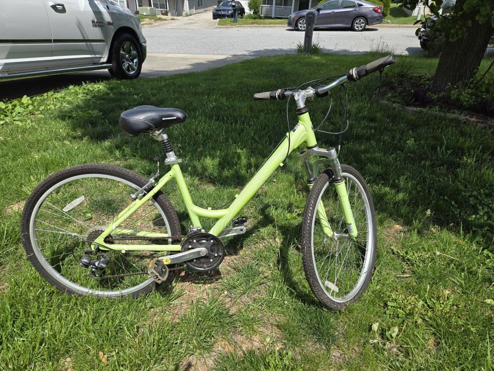 Schwinn Suburban 21 Speed Hybrid Bike