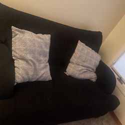 Barely Used Love Seat Couch With 2 Pillows