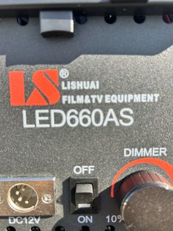 Profesional bi-color photo and video LED LIGHTS. Tripod legs, for lights and for cameras.