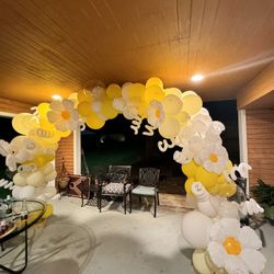 Yellow Arch Balloon Setup For Sale