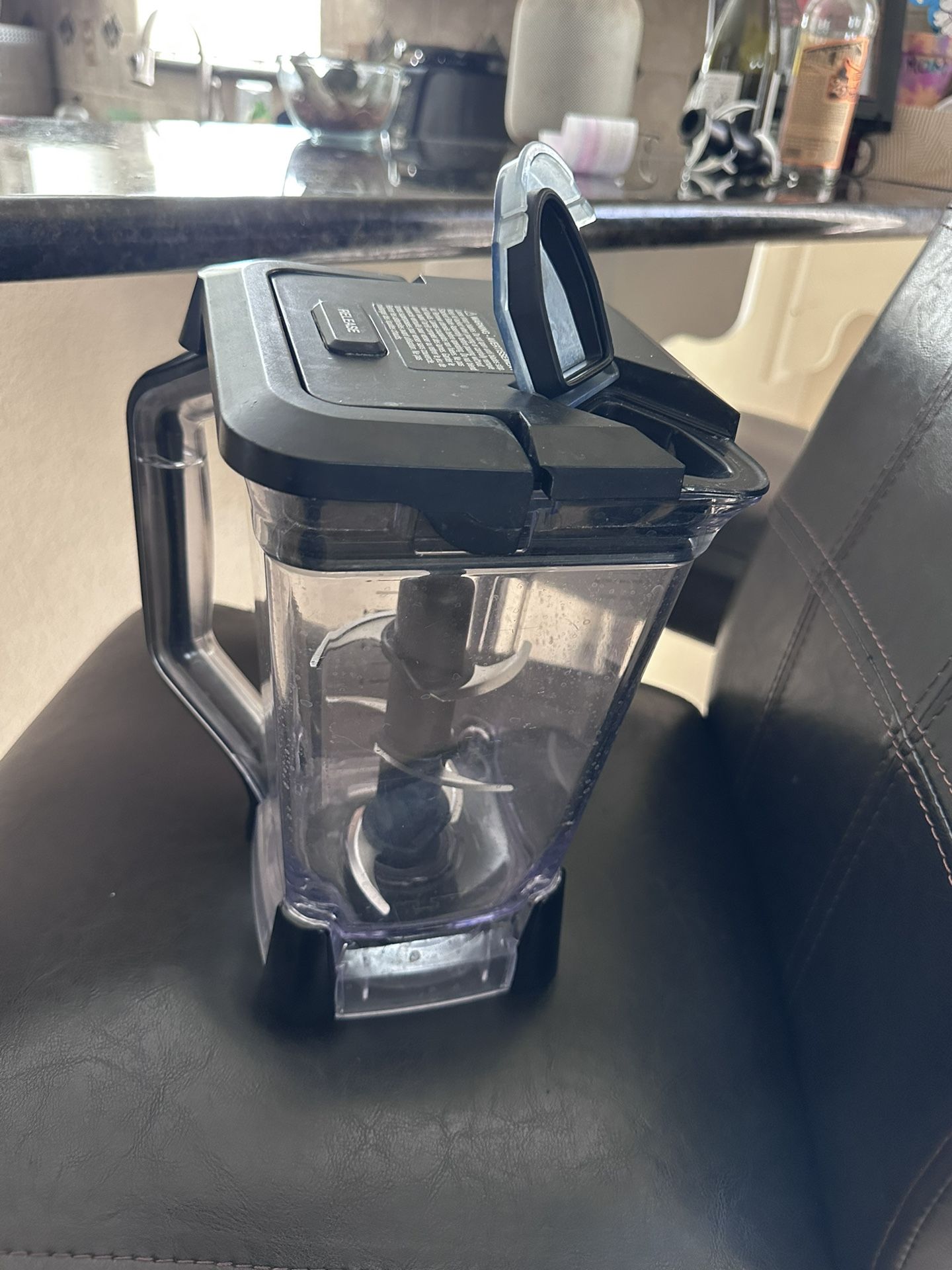 Ninja Blender 72 oz 9 Cup Pitcher Lid & Blade Replacement for Sale in  Portland, OR - OfferUp