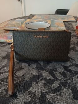 Michael Kors Jet Set Travel Double Zip Wristlet in brown