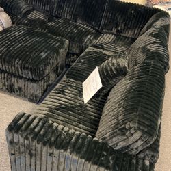 New 4 Pc Black Plush Sectional Now On Clearance Oceanside Can Deliver Free Ottoman For Holidays Near Camp Pendleton 