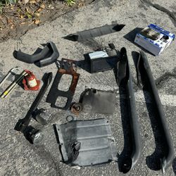 Land Rover Discovery 2 Roof Rack Tubes Various Parts Accessories Fog Lights Jensen CAR110X Radio Bottle Jack