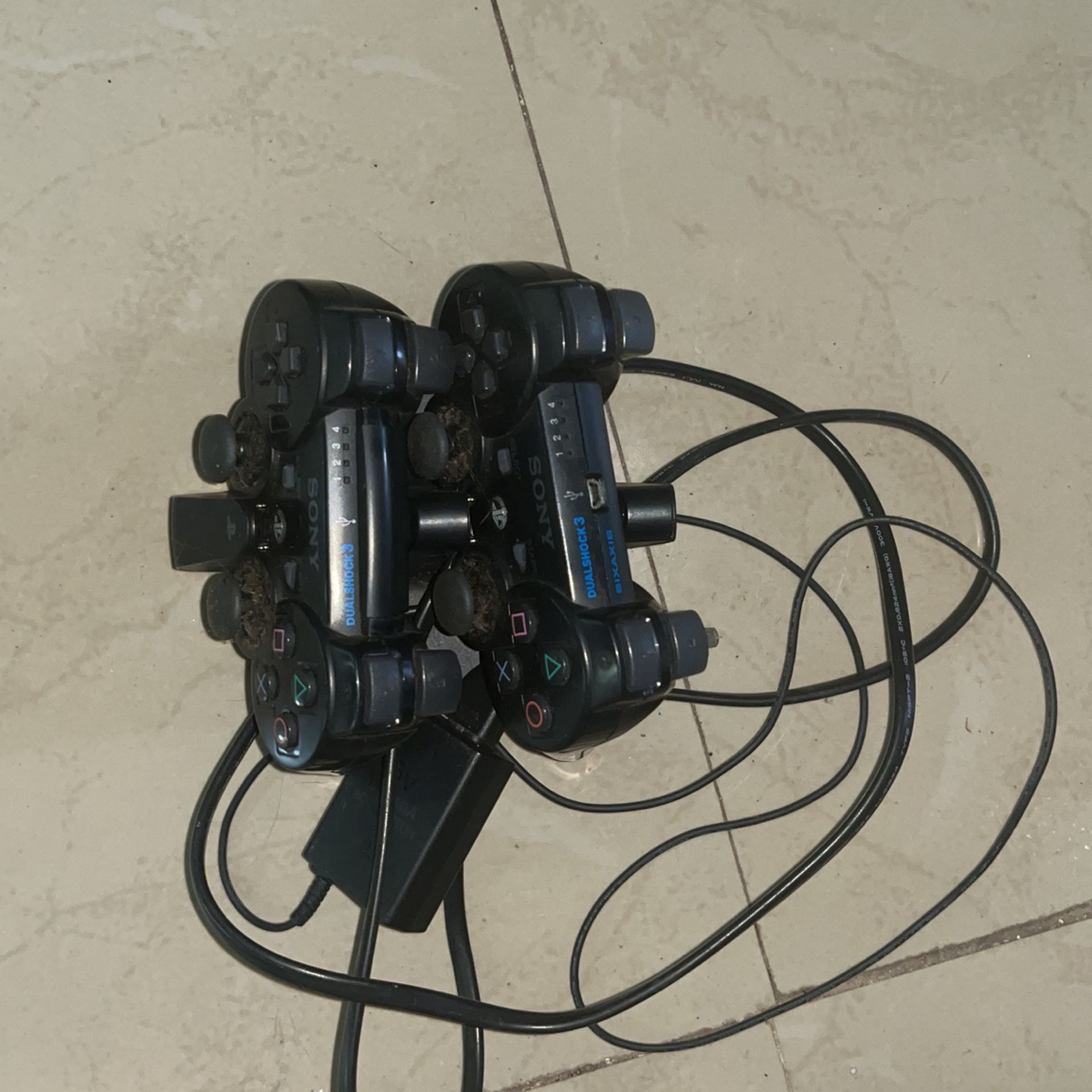 PS3 Controllers And Charging Stand