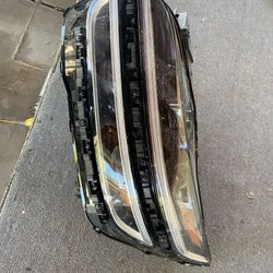 Genesis 2022 Gv70 Headlight $400