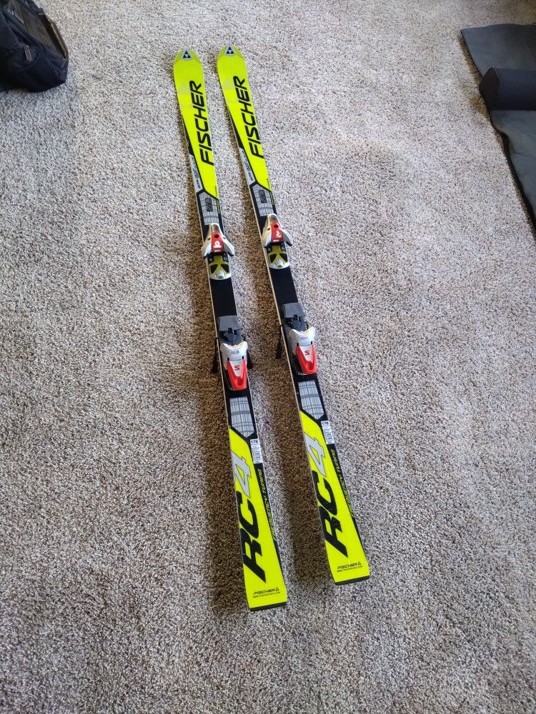 Skiis