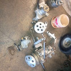 SBC V BELT POLISHED ALUMINUM PULLEY KIT USED