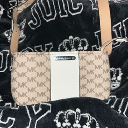 michael kors women bag. 