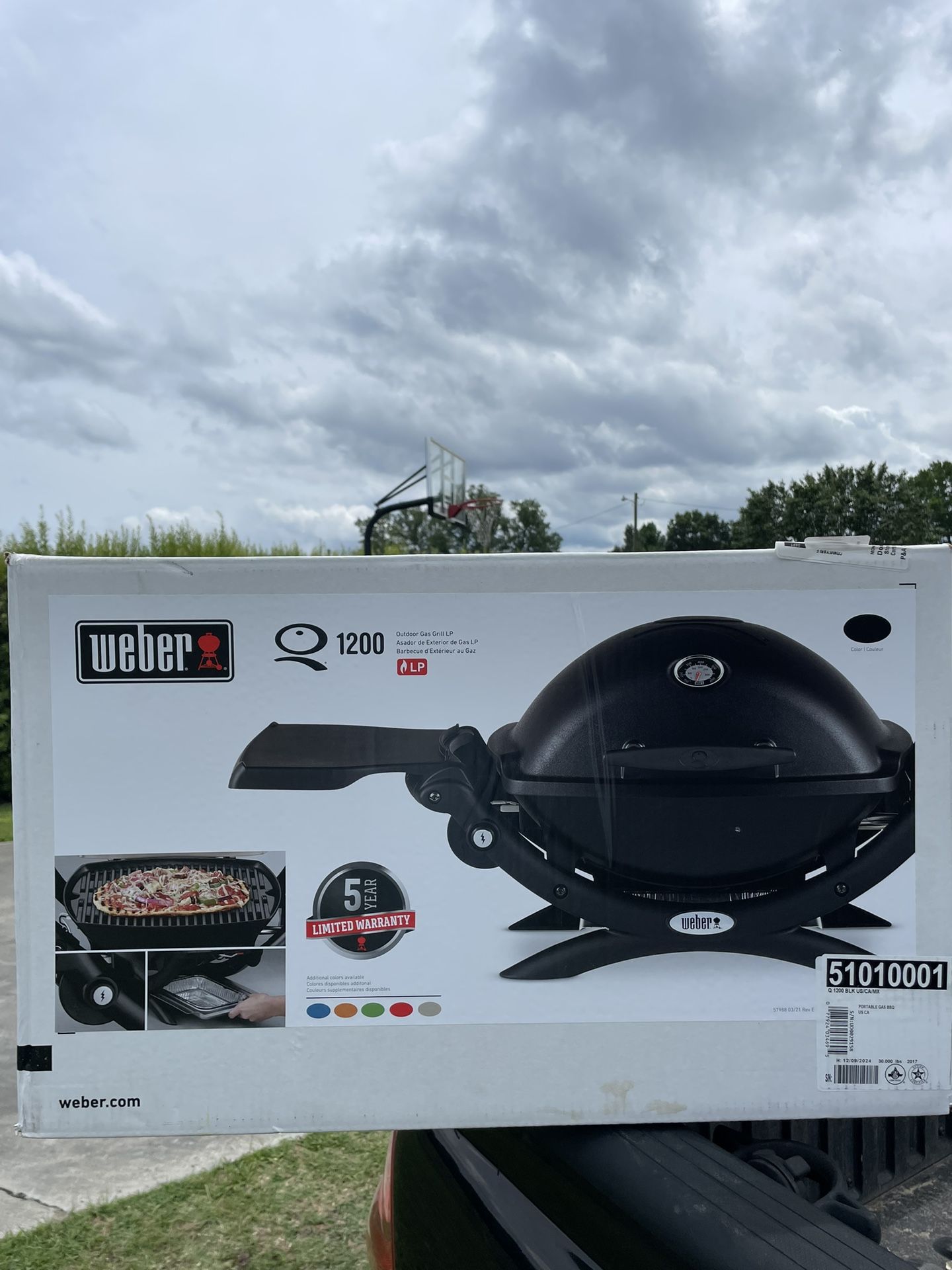 Weber Portable Grill     (BRAND NEW)
