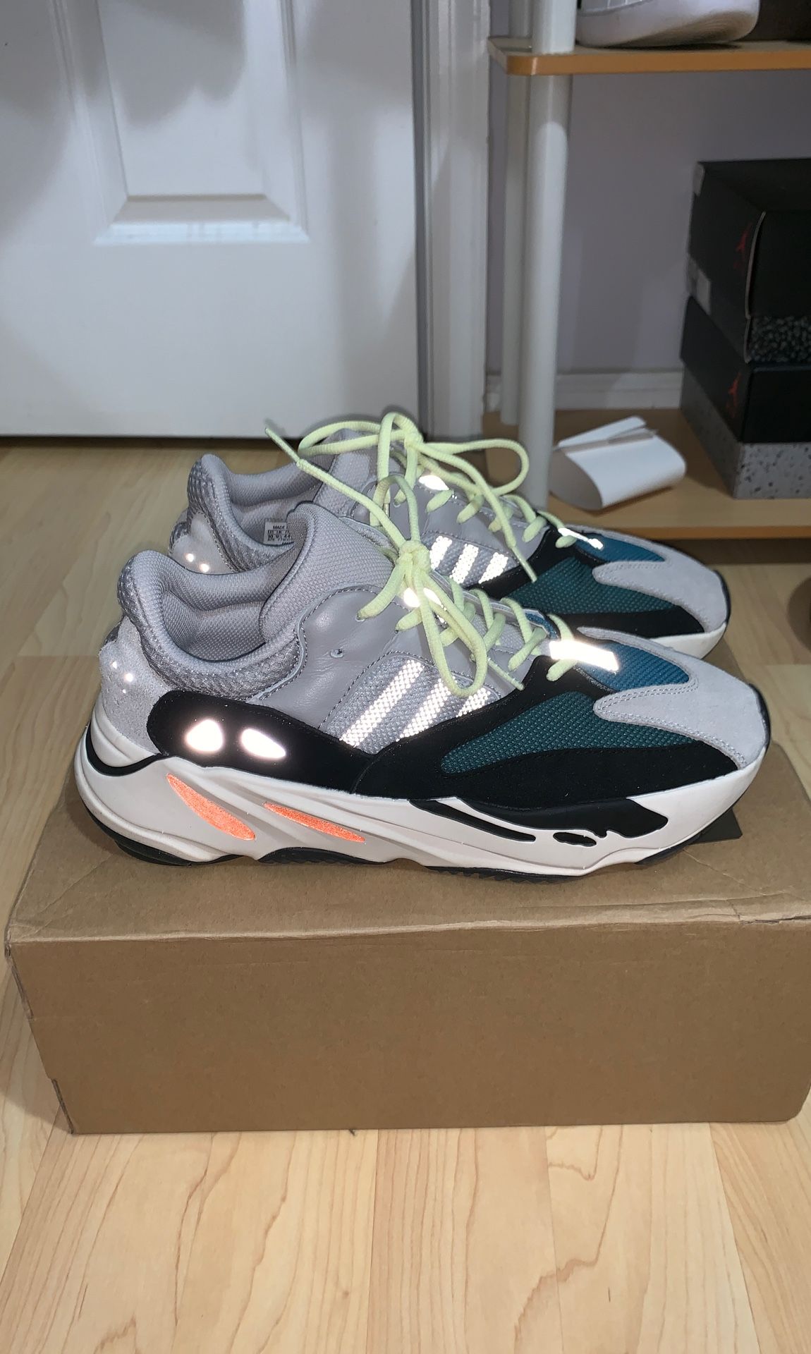 Yeezy 700 wave runner size 10