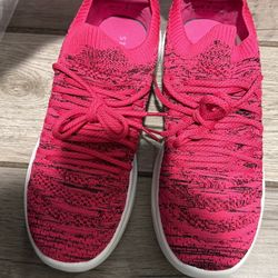 Womens Shoes size 6-6.5 NEW 