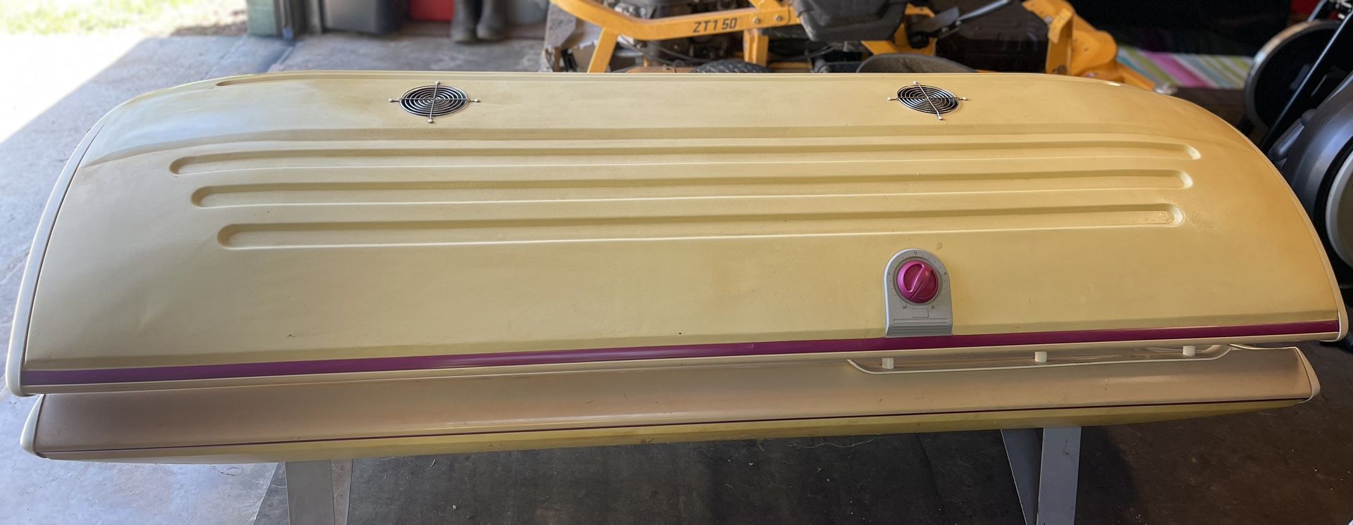 Sunvision PRO 28LX ( Wolf Systems) Tanning Bed